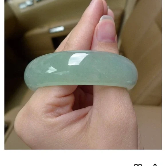 Elegant Jade Bangle Bracelet